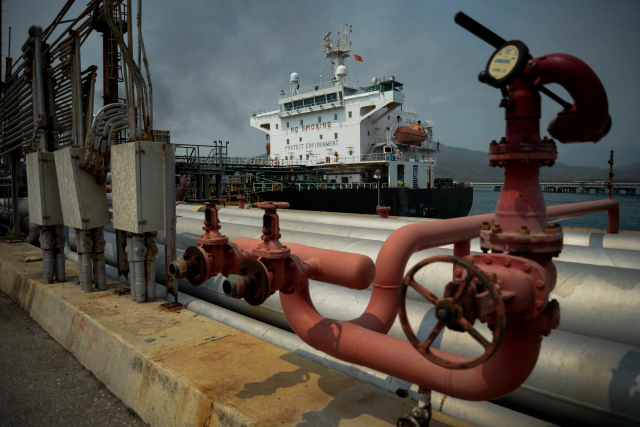 AP: Magnates navales de Grecia y Venezuela pelean por un petrolero flotando cerca de Houston