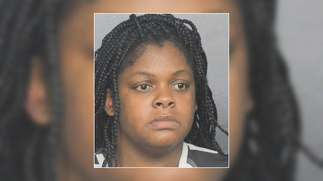 Mujer fue acusada de dejar a su hijo encerrado horas en un vehículo en Fort Lauderdale