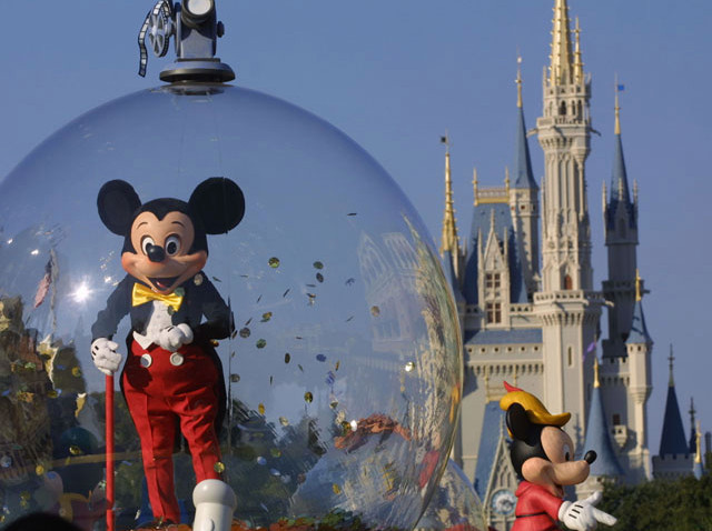 Haz un recorrido aéreo por el mundo mágico de Walt Disney totalmente vacío (fotos)