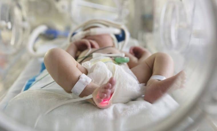 Virus que afecta a recién nacidos colapsa las emergencias pediátricas en EEUU