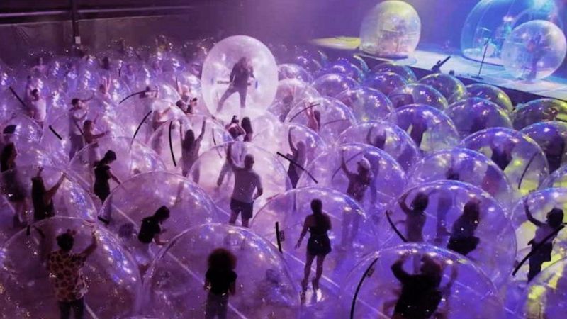¡Burbujas! La estrategia de una banda de rock para realizar conciertos en plena pandemia