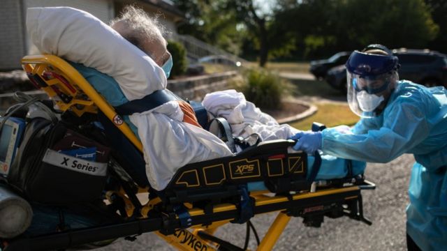 Hospitalizaciones por covid-19 caen en Florida por primera vez en 8 semanas