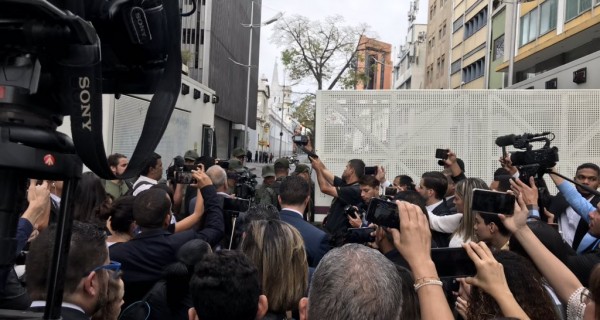 Militares venezolanos impidieron el acceso a Juan Guaidó y periodistas a la sede de la Asamblea Nacional