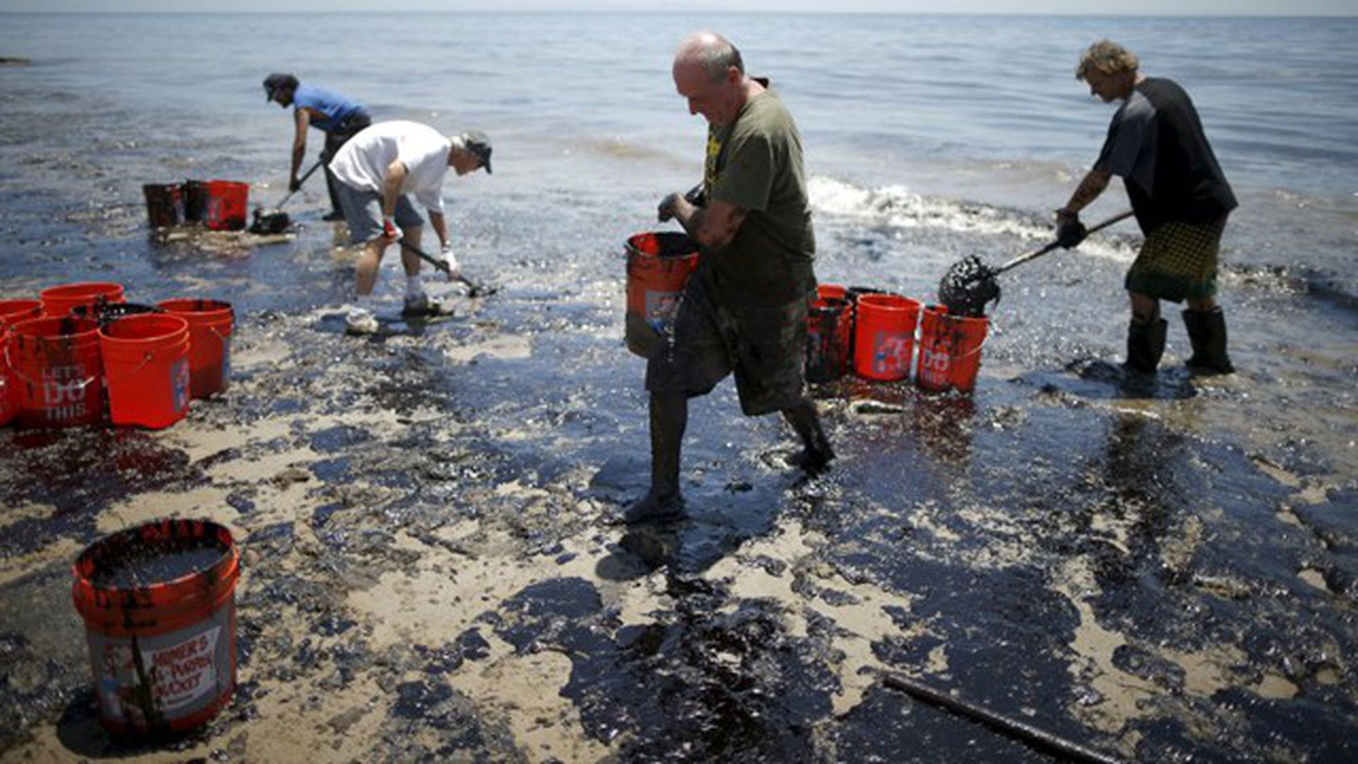 Playas del sur de California afectadas por gran derrame de petróleo