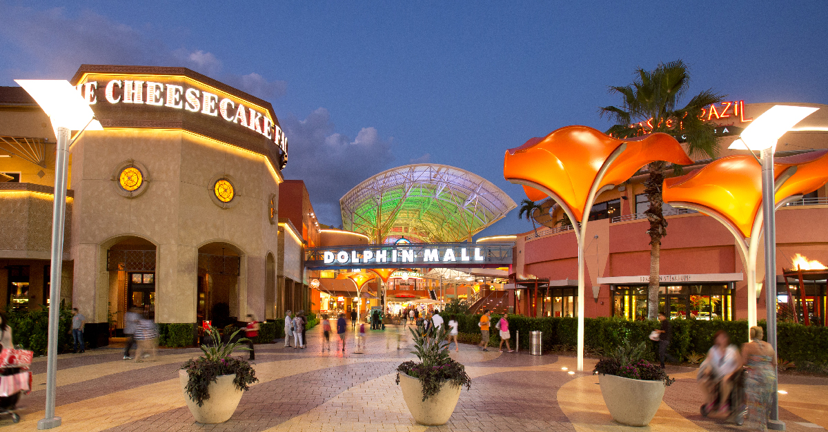 Dolphin Mall… moda, música, sabor a trópico y diversión para toda la familia