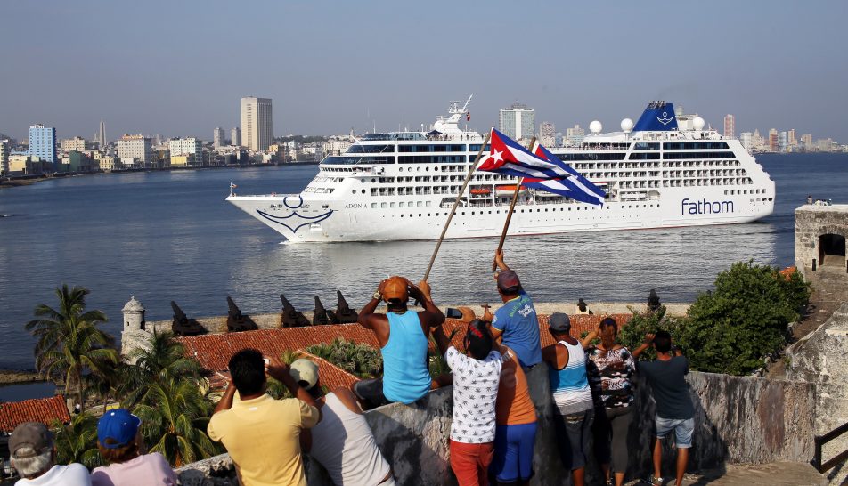 Empresa de cruceros Carnival es demandada por hacer uso de instalaciones portuarias en Cuba