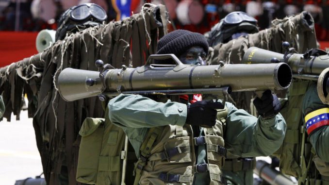 Comisionado Díaz instó al Congreso a restringir la venta de armas a Venezuela