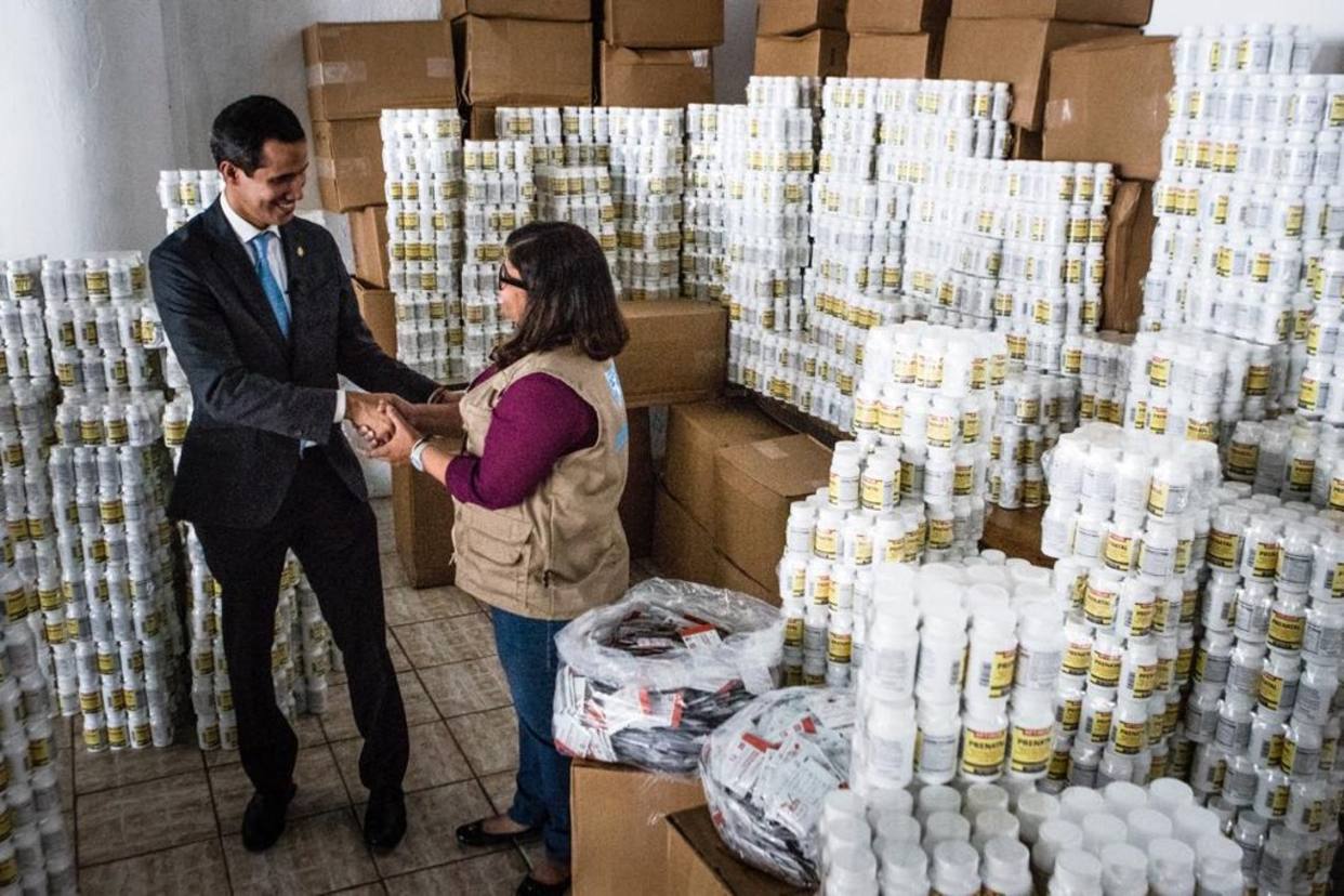 Presidente interino de Venezuela entregó el primer cargamento de la ayuda humanitaria