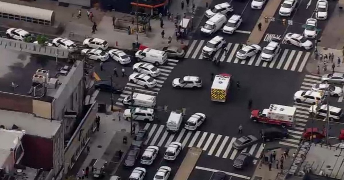 6 policías han sido heridos de bala en un tiroteo en curso en Filadelfia