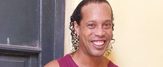 ¡Problemón! Ronaldinho envuelto en lavado de dinero y le negaron fianza millonaria