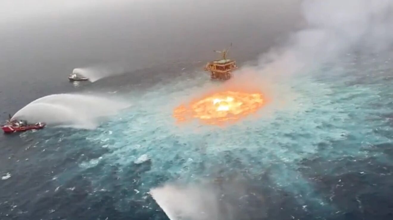 ¿Fuego en el mar? Fuga de petróleo submarina provocó un gran incendio en el Golfo de México