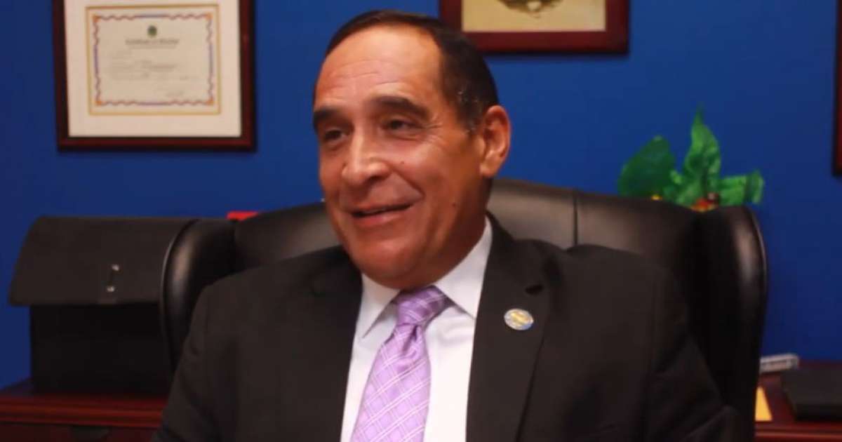 Miami-Dade: Acusan al comisionado de recibir un “pago ilegal”