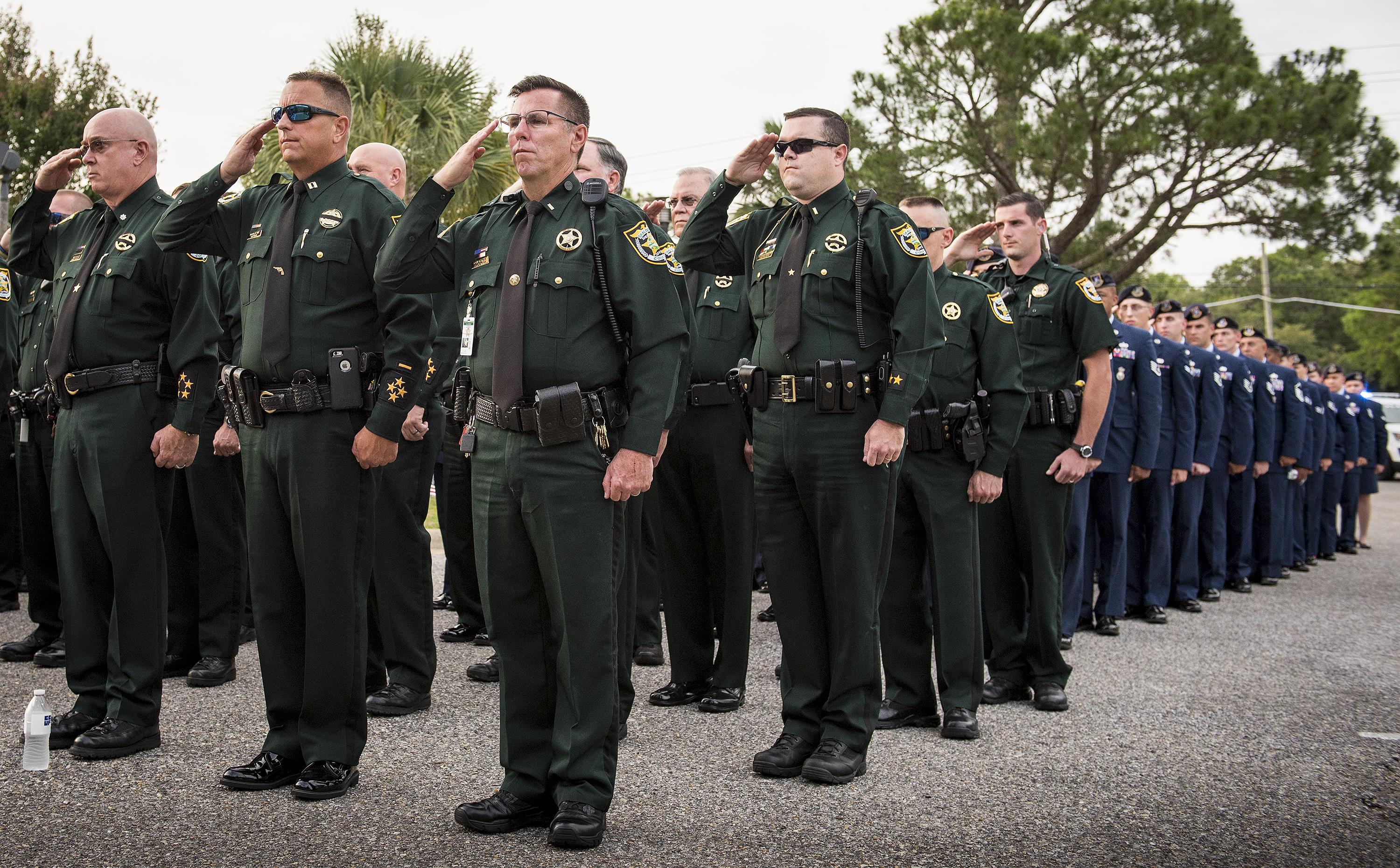 Guardias de prisiones de Florida asumen un nuevo papel: Agentes de ICE en control de inmigrantes indocumentados