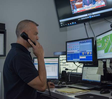 Broward sufre escasez crítica de despachadores del 911