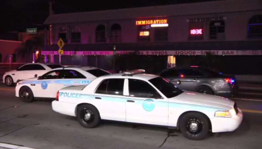 Policía de Miami busca a responsable de cuatro apuñalados a la salida de un bar