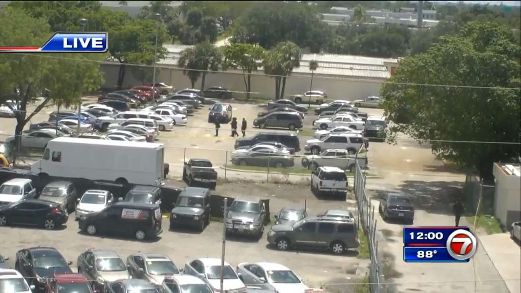 Hombre fue asesinado a tiros afuera de la oficina de libertad condicional de Miami Gardens (Video)