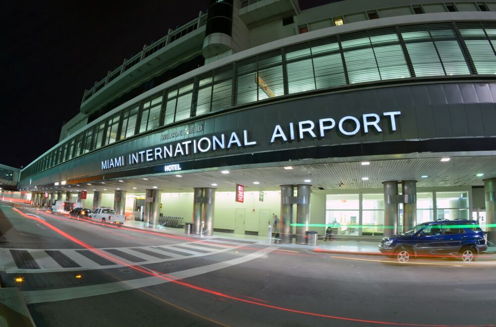 Cancelan vuelos en Miami por advertencia de mal tiempo
