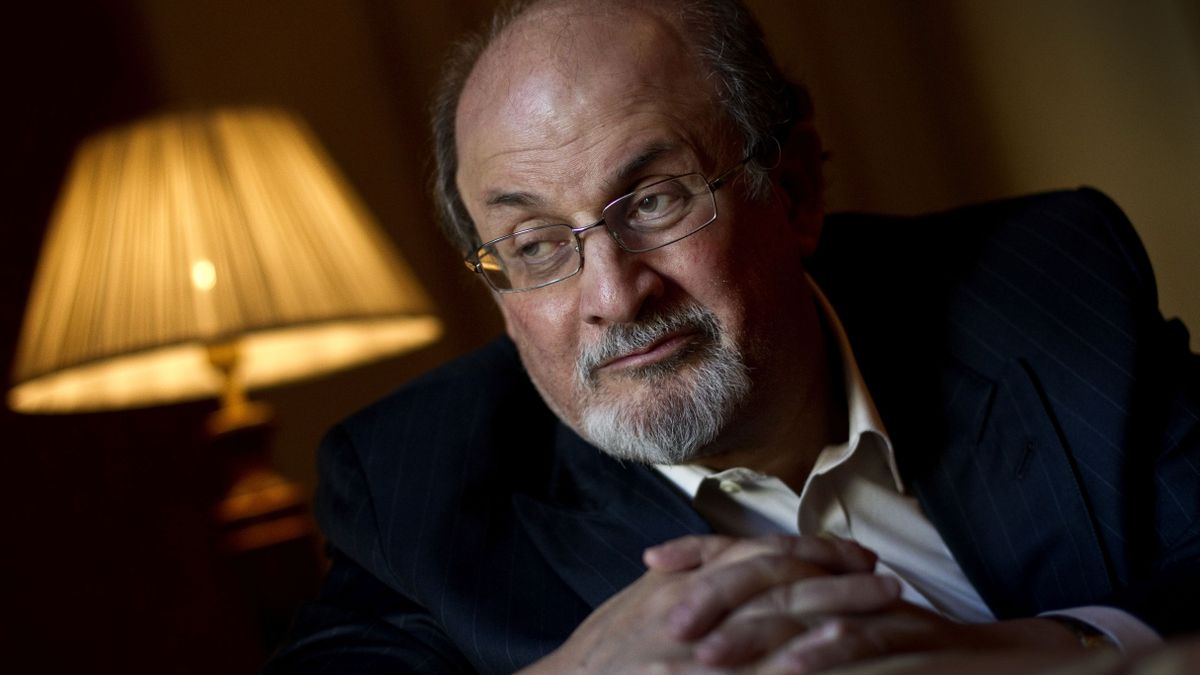Apuñalan a escritor Salman Rushdie. Identificado su atacante (+VIDEO)