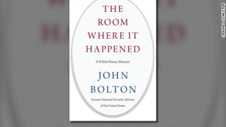 Aparecieron las ediciones piratas del libro de John Bolton