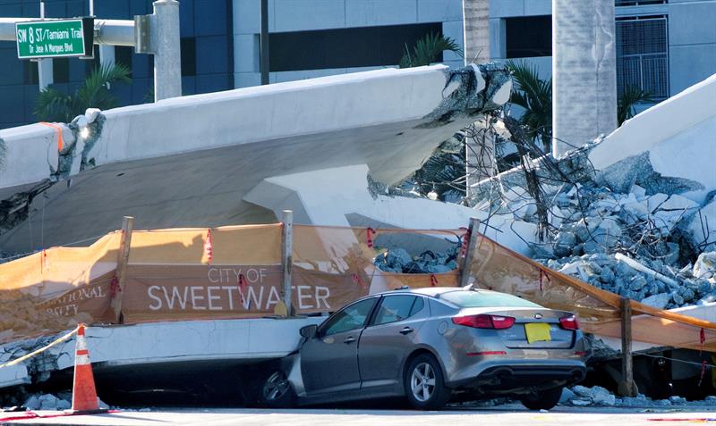 Investigación sobre caída de puente en Miami se concentra en grietas