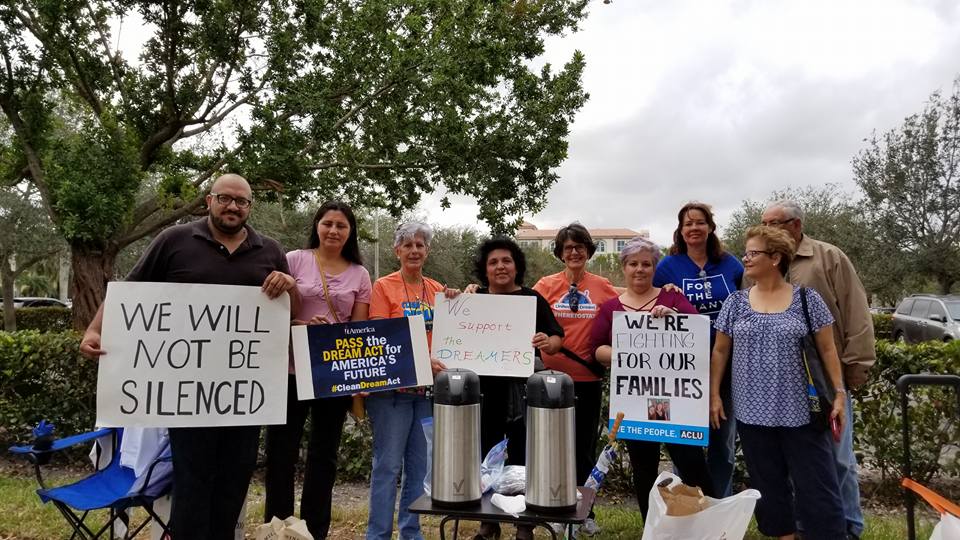 Jóvenes del sur de la Florida solicitan el cierre del centro de ICE en Miramar