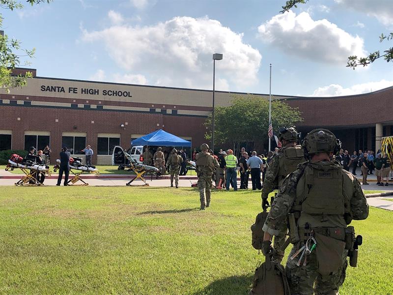 Aumentan los heridos y las dudas en torno al tiroteo en escuela de Texas