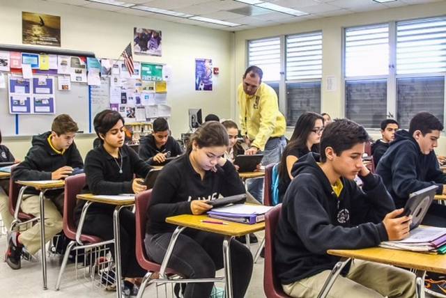 Comunidad de Miami-Dade exige más fondos para la educación pública