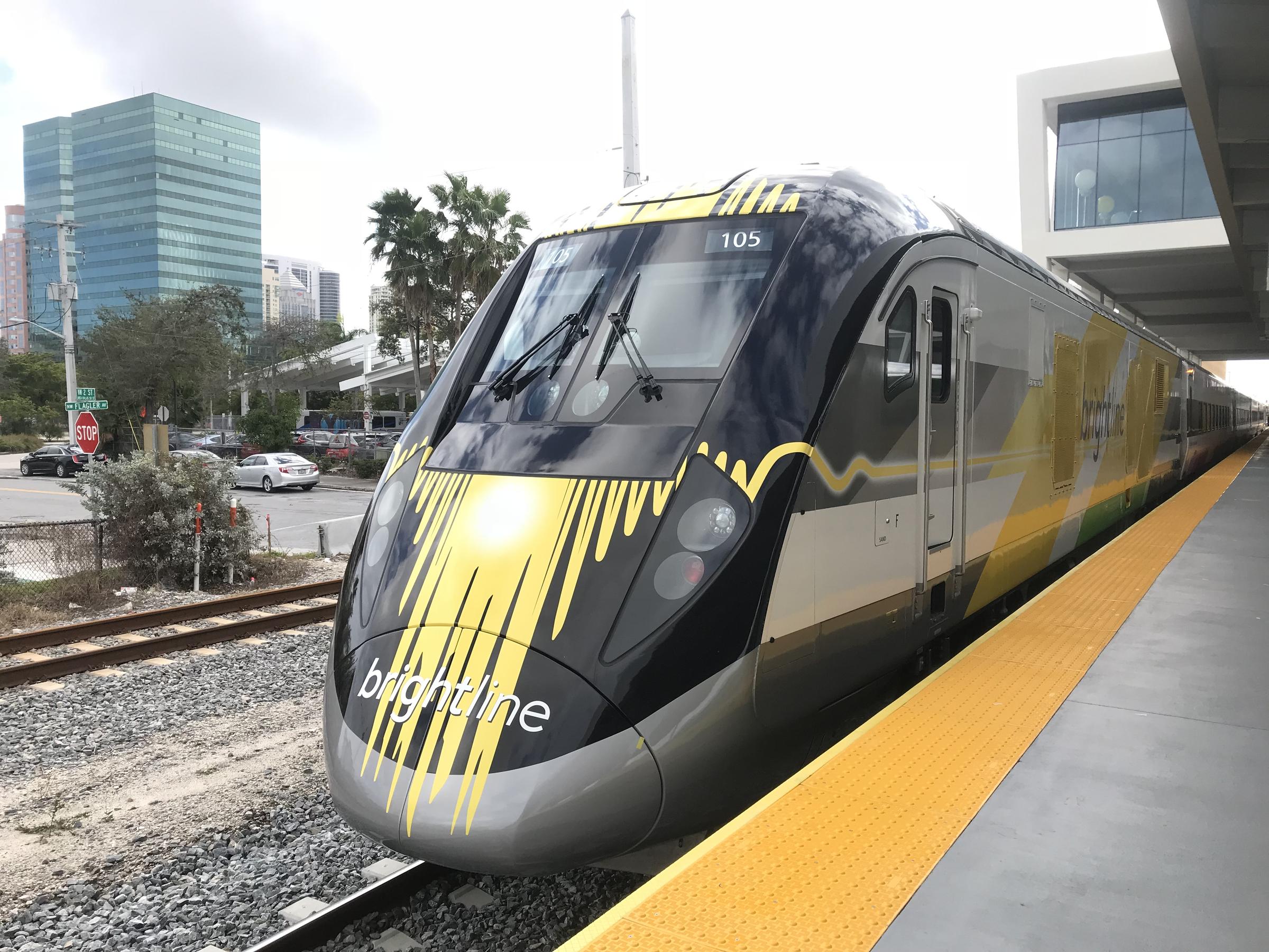 Línea de tren Brightline de Miami a Orlando estará en funcionamiento para el 2022