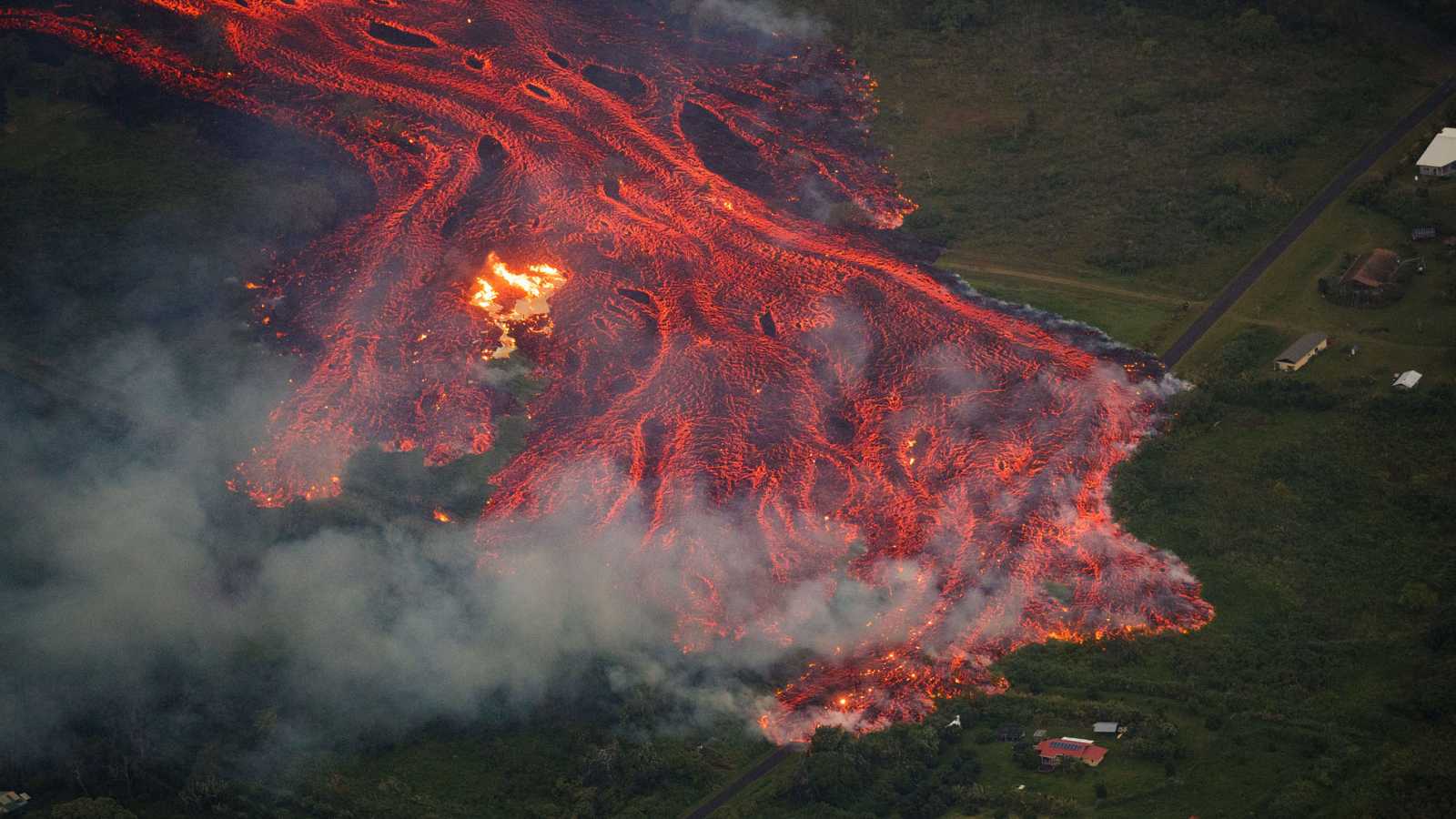 Lava del Kilauea se traga vecindarios enteros en Isla Grande de Hawái (VIDEOS)