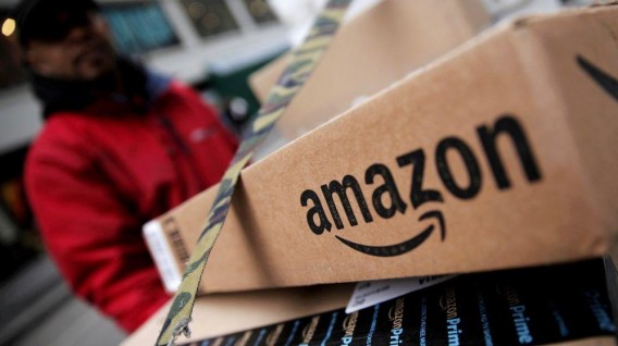 Adornos navideños de Auschwitz fueron retirados de Amazon