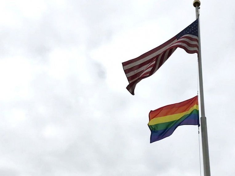 Histórico: Alcalde de Orlando presenta Resolución para inclusión en Negocios comunidad LGTB