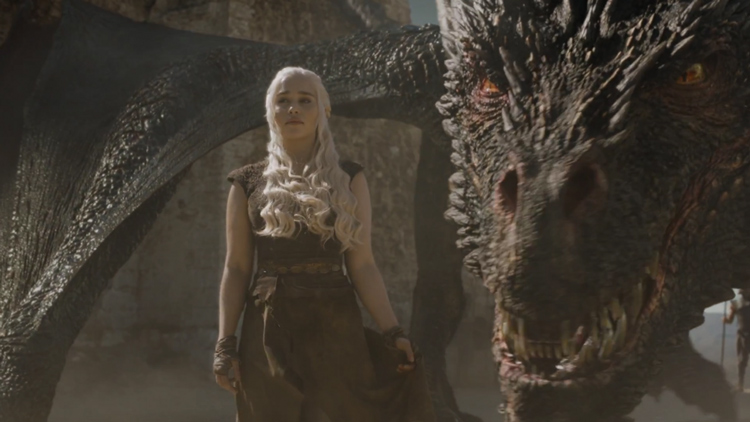 Con emotivo mensaje Emilia Clarke se despide de la Madre de Dragones