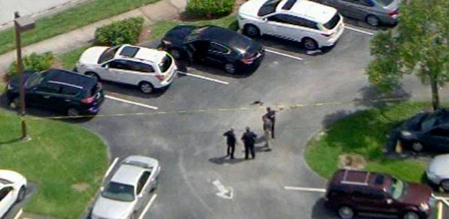 Dispararon a una mujer en el estacionamiento del banco Wells Fargo