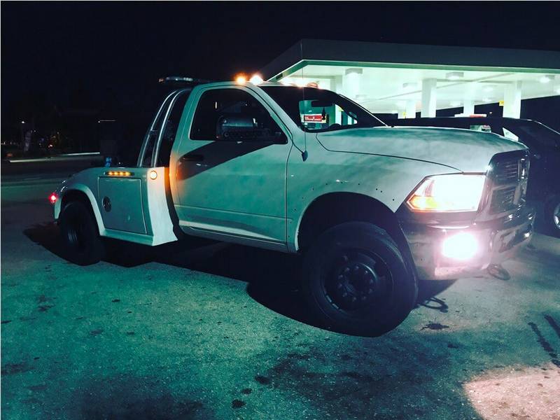 Dos hombres capturados al intentar robar un vehículo con grúa en Miami-Dade
