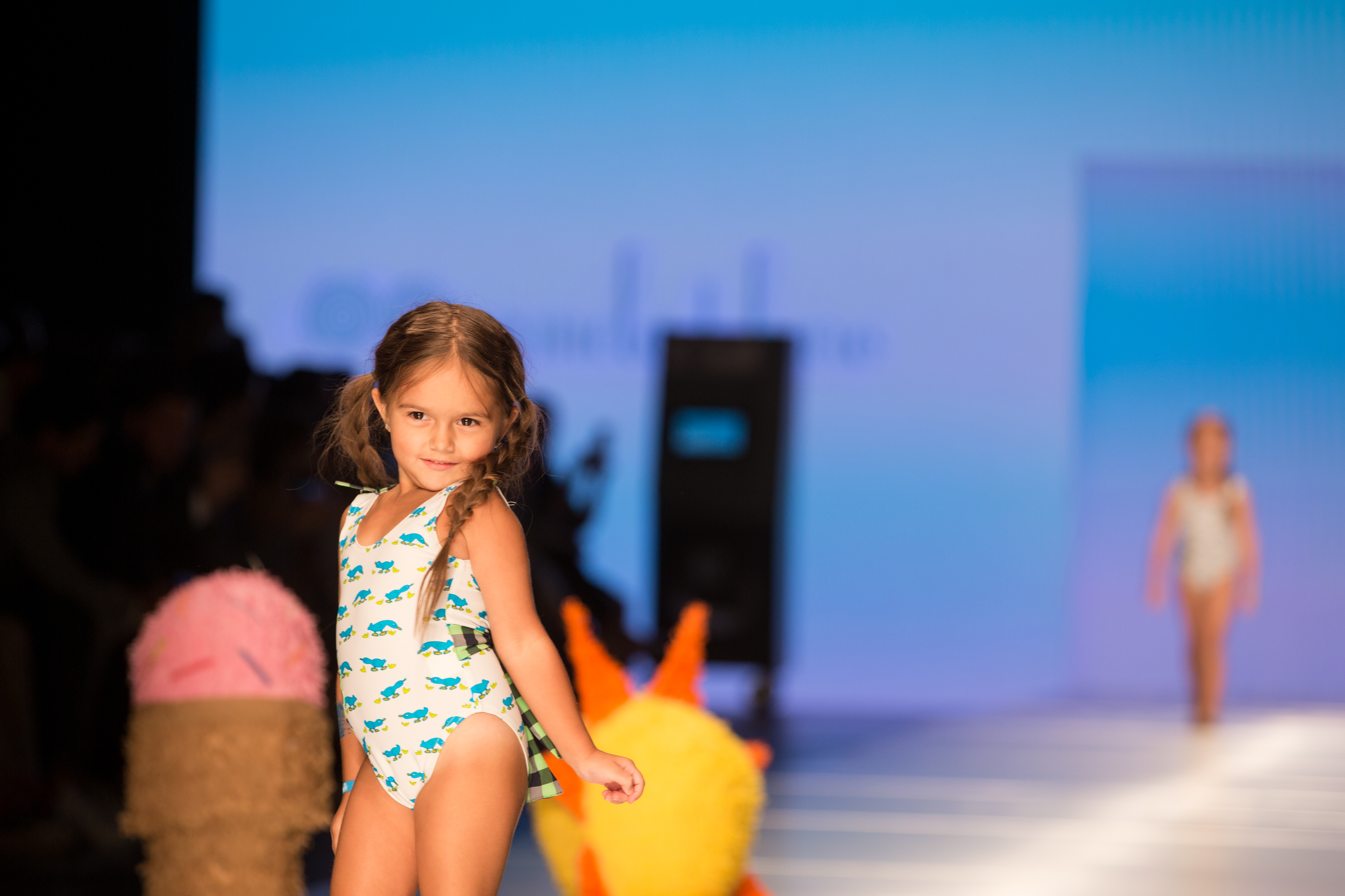Los niños llevaron el mensaje de inclusión al Miami Fashion Week