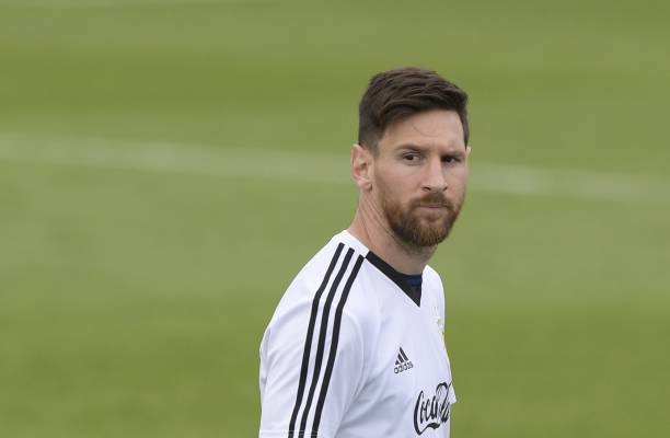 Messi desató la locura de sus fans en el primer entrenamiento abierto de Argentina