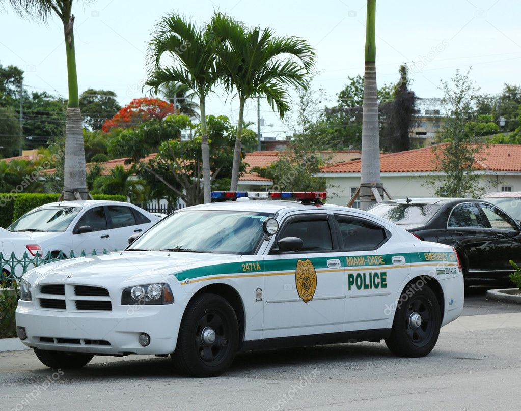 Escuelas de Miami-Dade serán custodiadas por policías jubilados