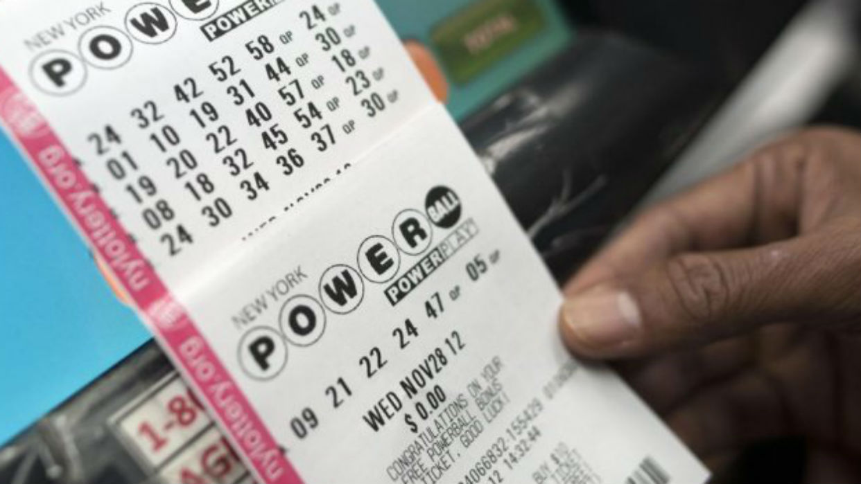 Mujer compra en supermercado de Florida un boleto de lotería y gana 3 millones de dólares