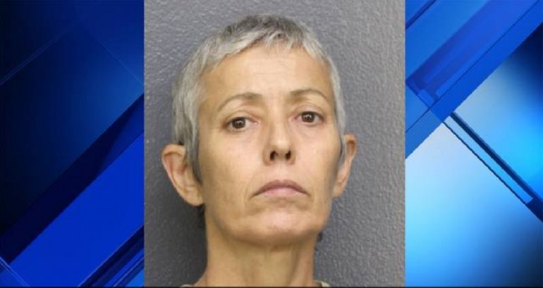Por excluirla de la herencia mujer mata a su madre en Fort Lauderdale