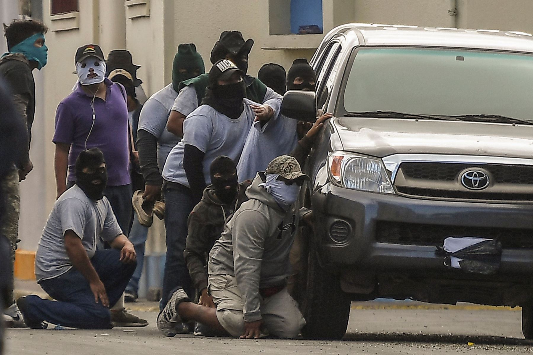 Encapuchados simpatizantes del presidente Daniel Ortega agredieron a sacerdotes y periodistas