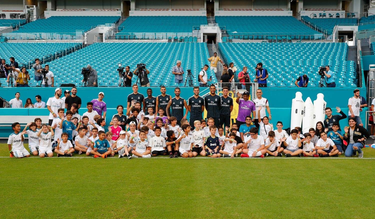 Una centena de niños de fundación en Miami conocieron a jugadores del Real Madrid