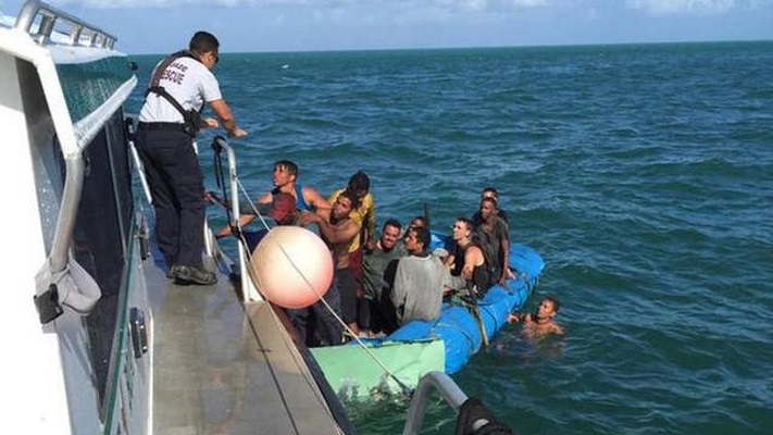 Guardia Costera de EEUU intercepta a 28 cubanos en el mar y los regresa a Cuba
