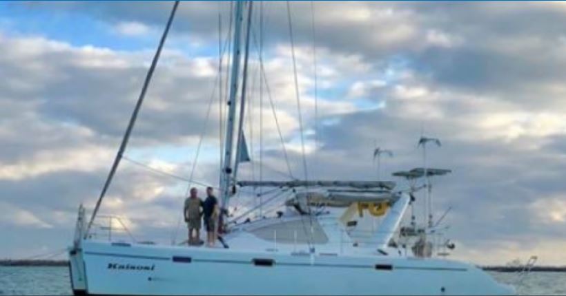 Arrestan a hombre que usó ayuda federal de COVID-19 para comprar catamarán de $700.000 en Florida
