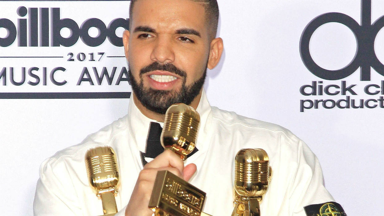 ¡Drake va con todo! El rapero rompe récord de los Beatles con 7 temas en el Top 10 de Billboard
