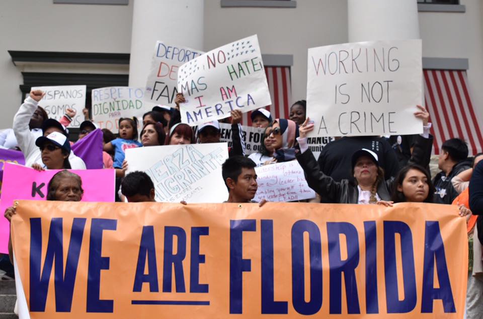 Legisladores piden resolver problemas y demoras para inmigrantes en Florida