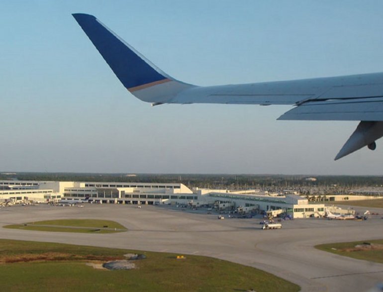 Dos muertos al estrellarse una avioneta en aeropuerto ubicado al noreste de Florida