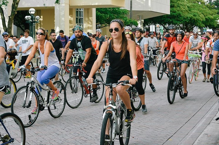 Critical Mass: miles de personas se unen para pedalear esta noche en Miami
