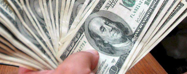Mujer devuelve un millón de dólares que el banco le ingresó por error