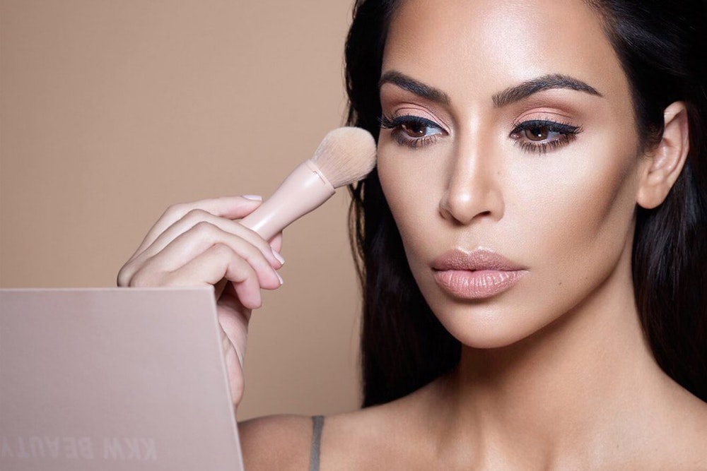 Kim Kardashian gana $14 millones en tres horas con KKW Beauty