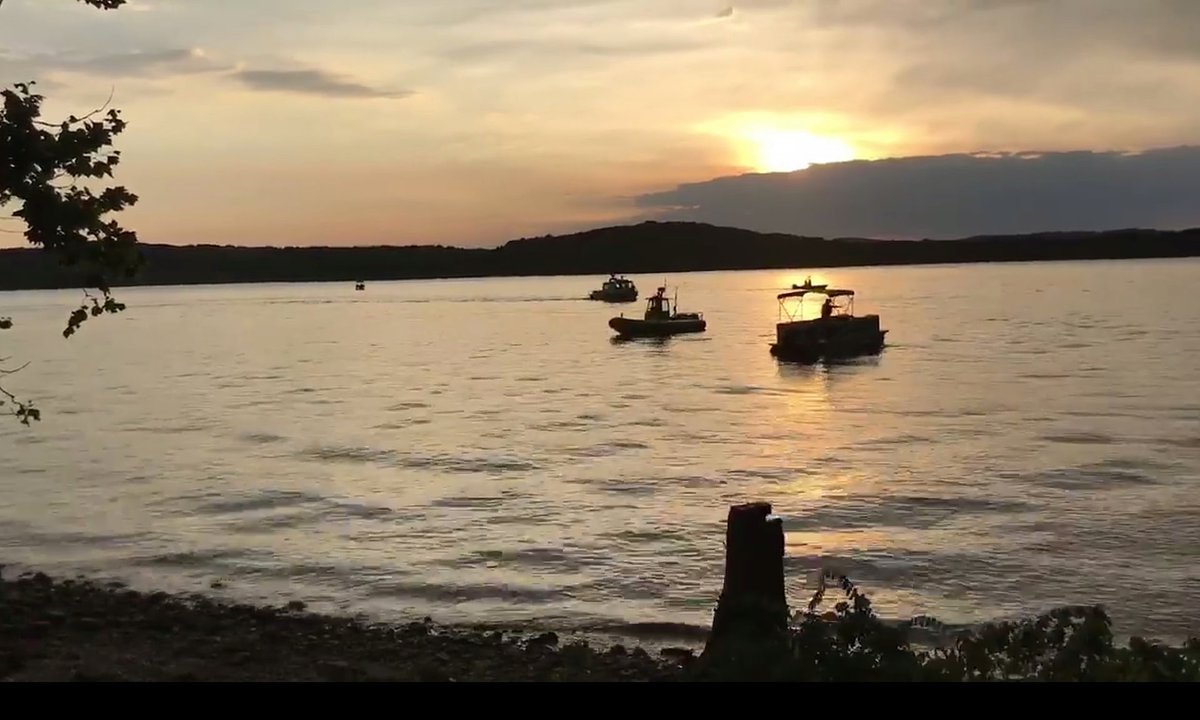 Asciende a 17 el número de muertos en el naufragio del bote turístico en el lago Table Rock de Misuri